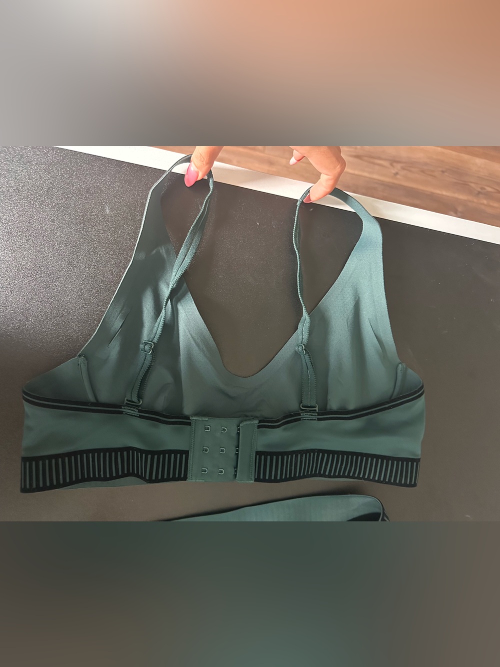 Alo Yoga Set: Line Up 7/8 Legging & Line Up Bra in Winter Ivy - Med - Picture 6 of 11